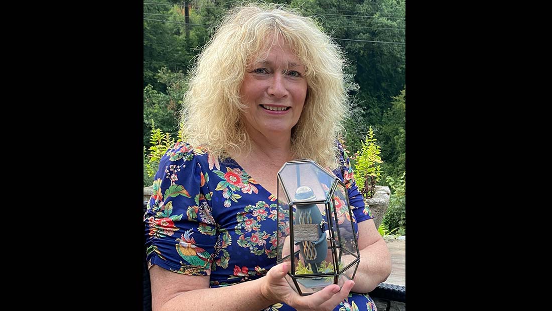 Juliet Gellatley Wins P.E.A Award