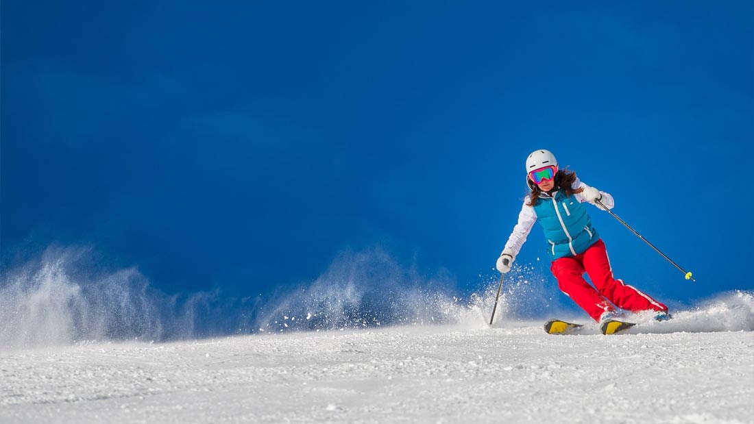 woman skiing