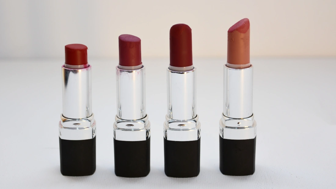 4 tubes of lipstick