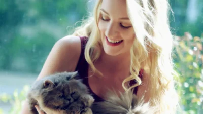 evanna lynch with cat